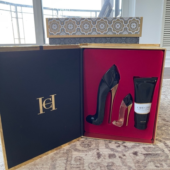 Carolina Herrera Good Girl Eau De Parfum Gift Set (SOLD) - Picture 2 of 4